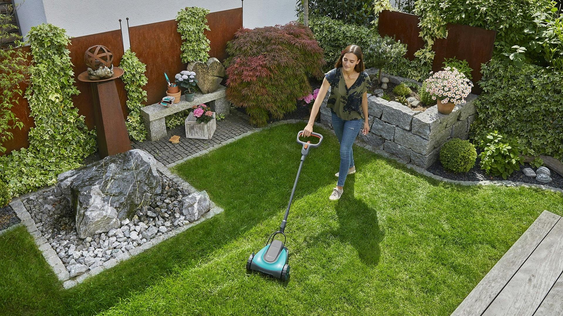 Klein gazon maaien met grasmaaier van Gardena