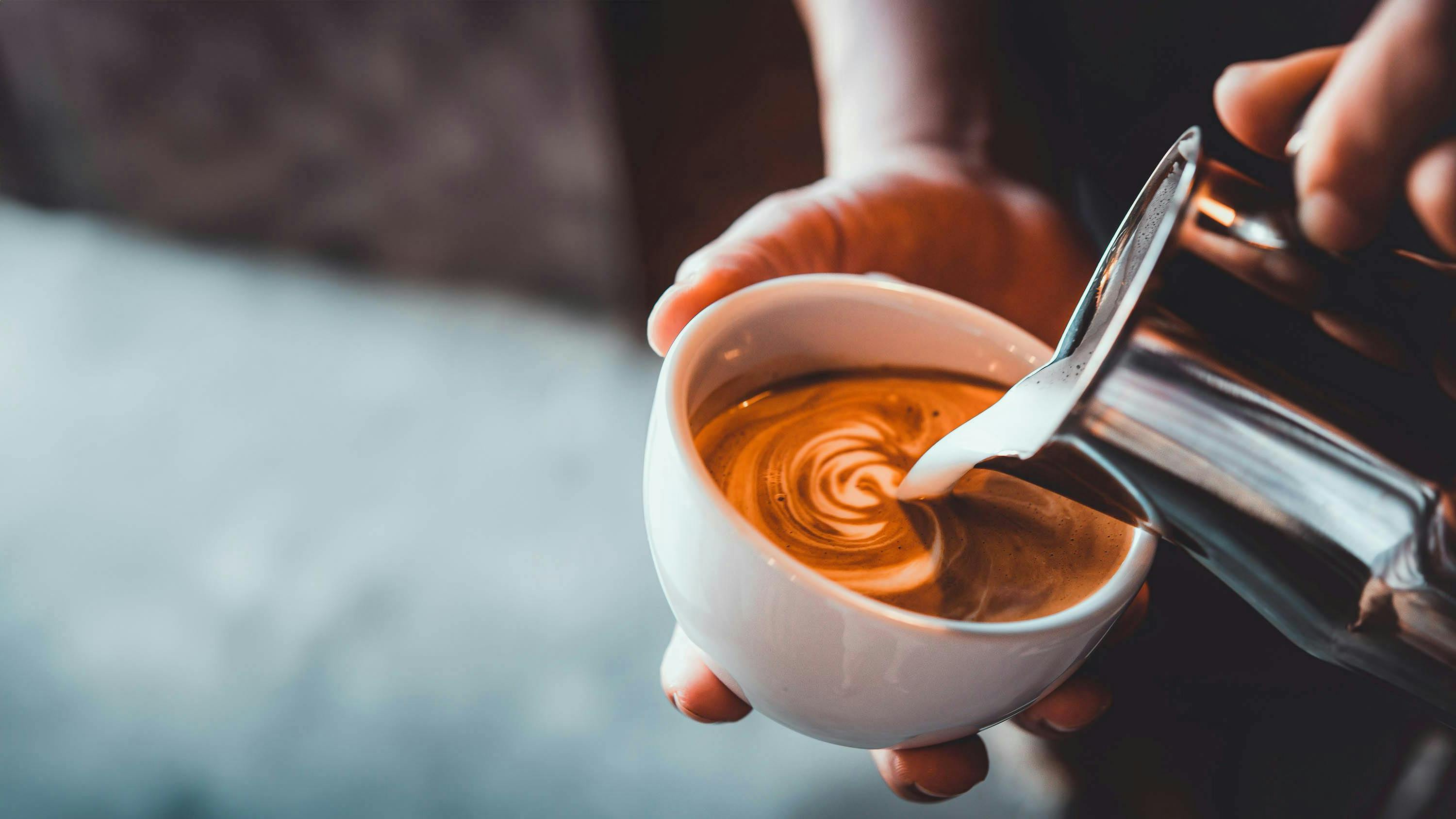 Zo maak je je melkopschuimer schoon