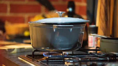 Gietijzeren of roestvrijstalen pan inbranden: maak ze klaar voor jarenlang kookplezier