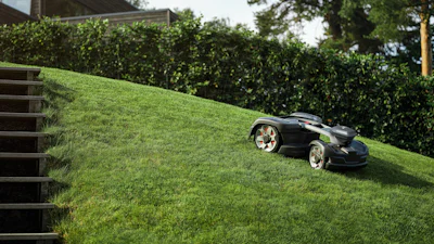 Husqvarna komt met vierwiel aangedreven robotmaaier zonder grensdraad