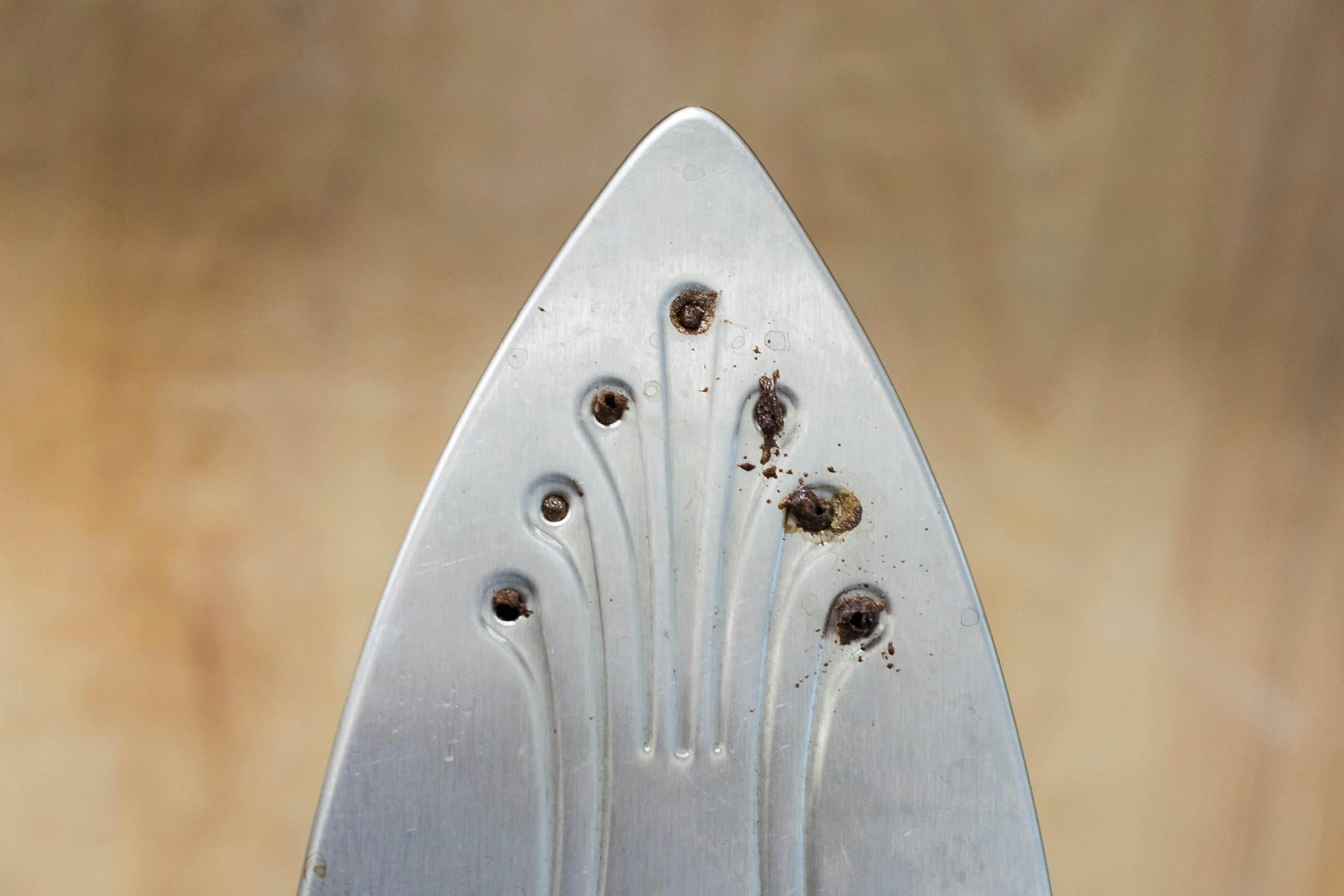 Strijkijzer met verstopte gaten