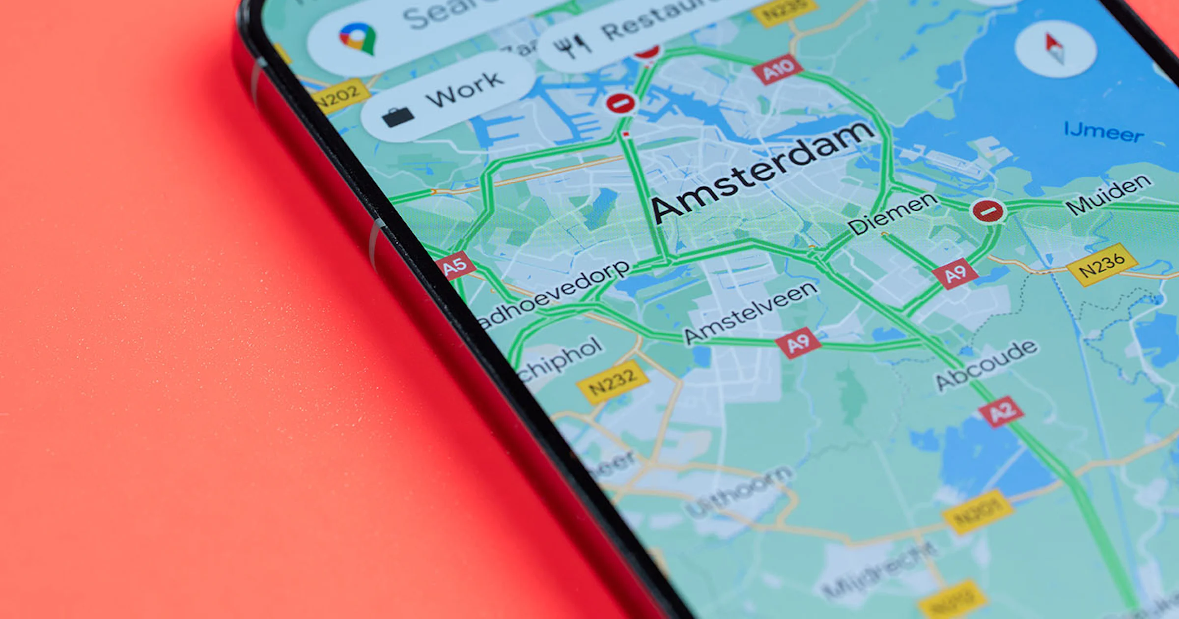 Vakantie en fileleed? Zo gebruik je Google Maps voor live informatie