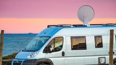 Waar voor je geld: 5 betaalbare compacte televisies voor in de camper of caravan