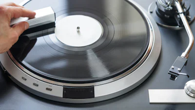 Zo poets je de plaat: weg met stof, vet en gekraak