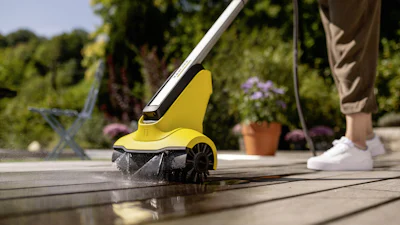 Houten terras reinigen: zo geef je je vlonder een oppepbeurt