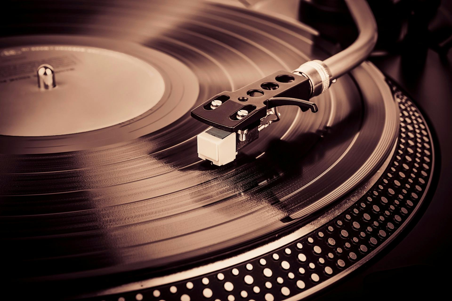 Waar voor je geld: 5 mooie platenspelers voor minder dan 250 euro