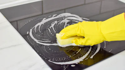 Inductiekookplaat schoonmaken? Dit is de beste manier