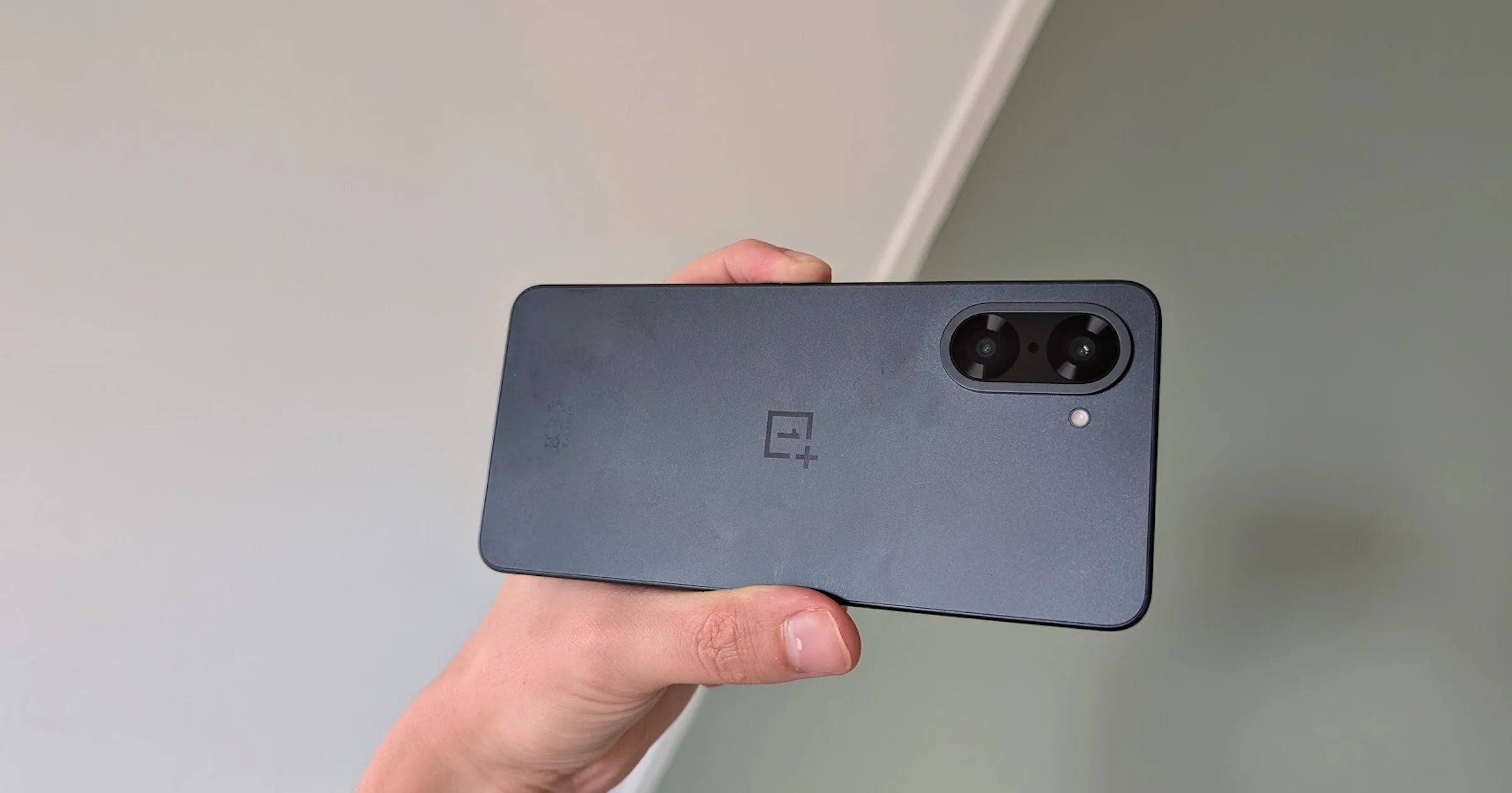 Review OnePlus Nord CE 5 – Een heel gemiddelde smartphone