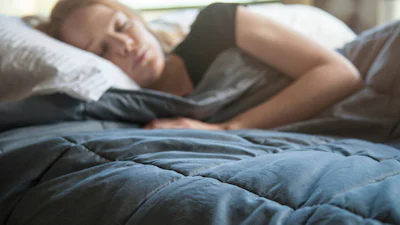 Beter slapen met een verzwaringsdeken: dit moet je weten