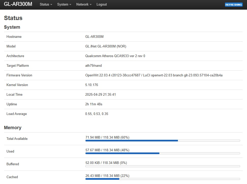 De webinterface LuCI van OpenWrt is ook toegankelijk.
