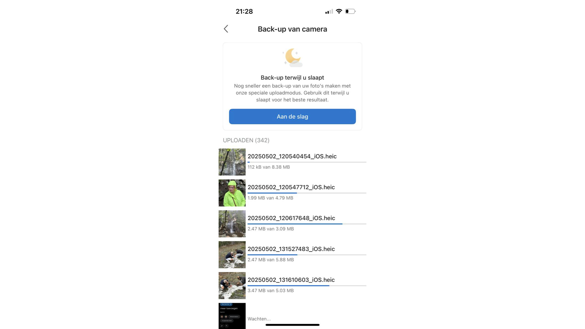 De iPhone synchroniseert de foto's met OneDrive wanneer je slaapt.