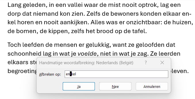 Bij optie Handmatig vraagt Word of je akkoord gaat met de voorgestelde afbrekingen.