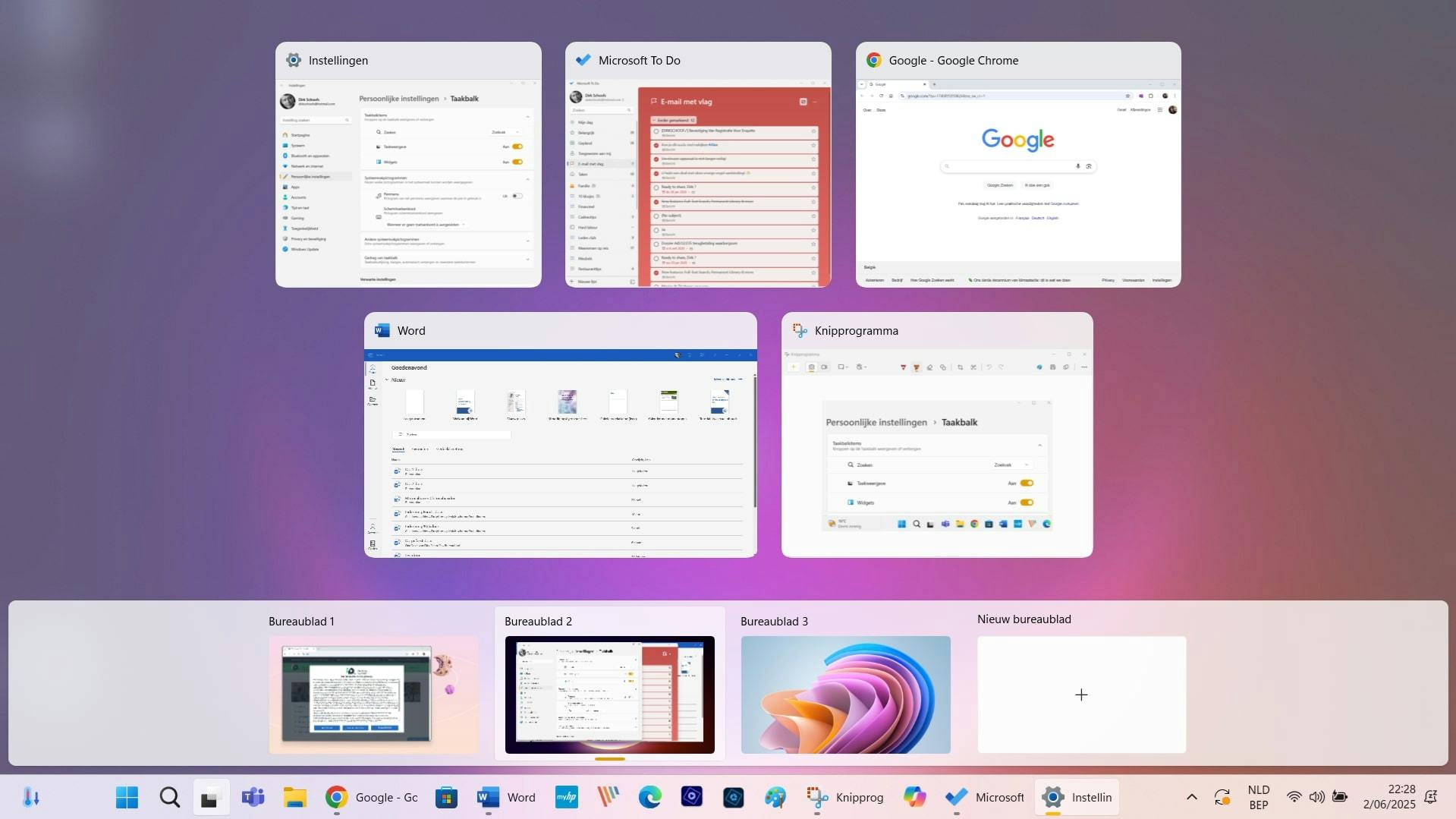 Met de knop Taakweergave krijg je een overzicht van de actieve vensters en alle virtuele bureaubladen.