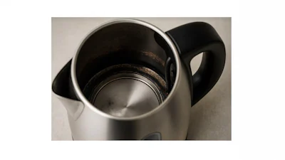 Zwarte aanslag in je waterkoker: is dat gevaarlijk en hoe krijg je het weg?