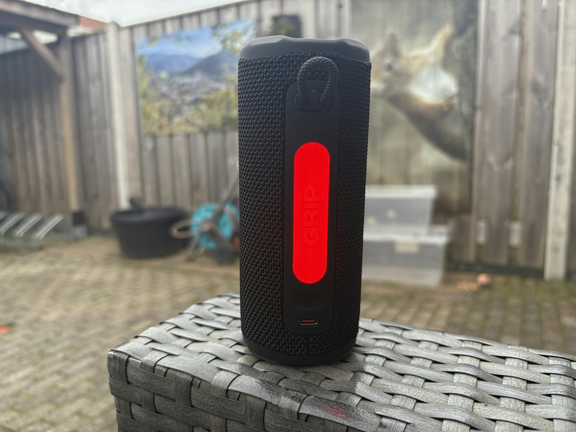 Bluetooth-speaker in tuin