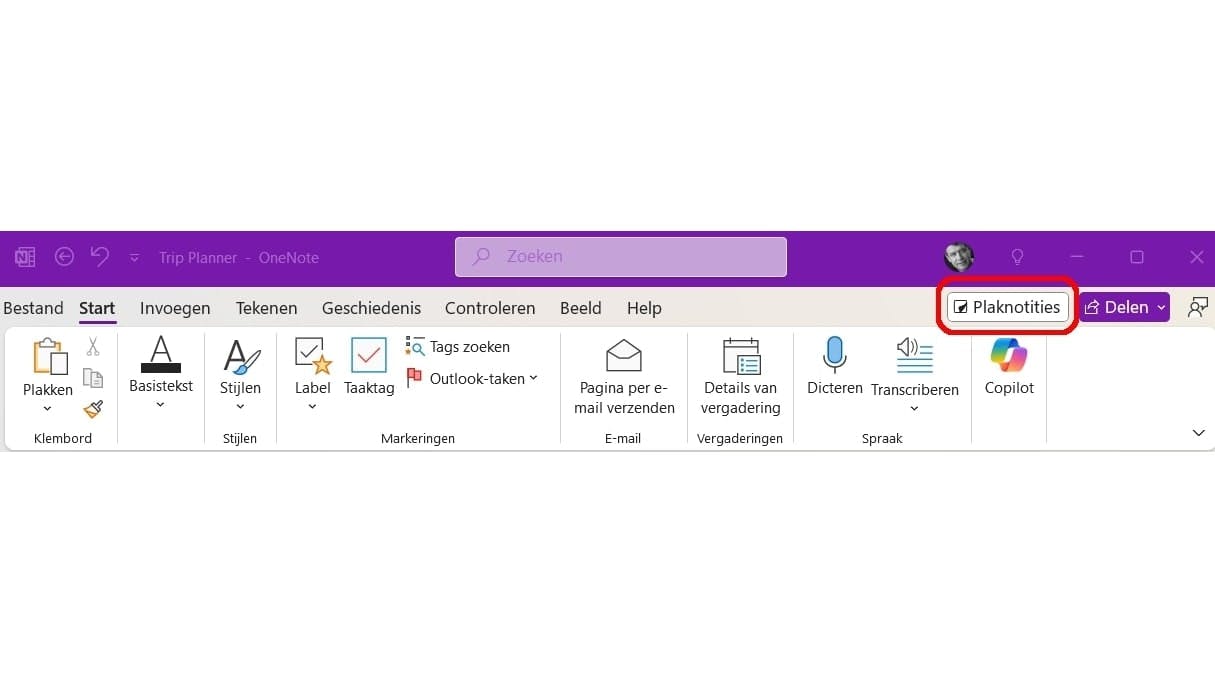In OneNote zit een knop om Sticky Notes rechtstreeks te benaderen.