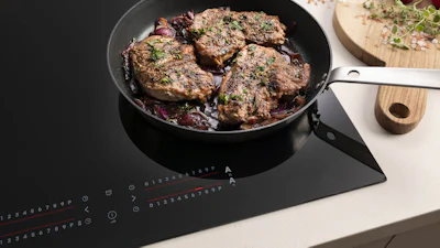 Nieuwe inductiekookplaten van Pelgrim houden je kookstand vast, ook als je de pan verplaatst