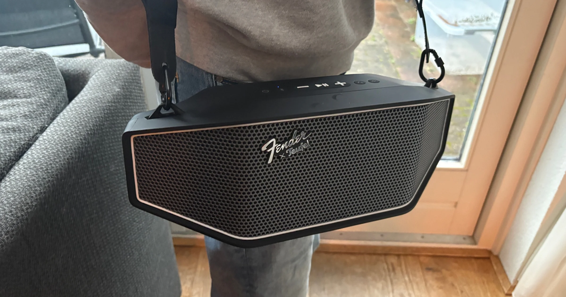 Review Fender x Teufel Rockster Cross 2 – Draagbare speaker met gitaarlooks