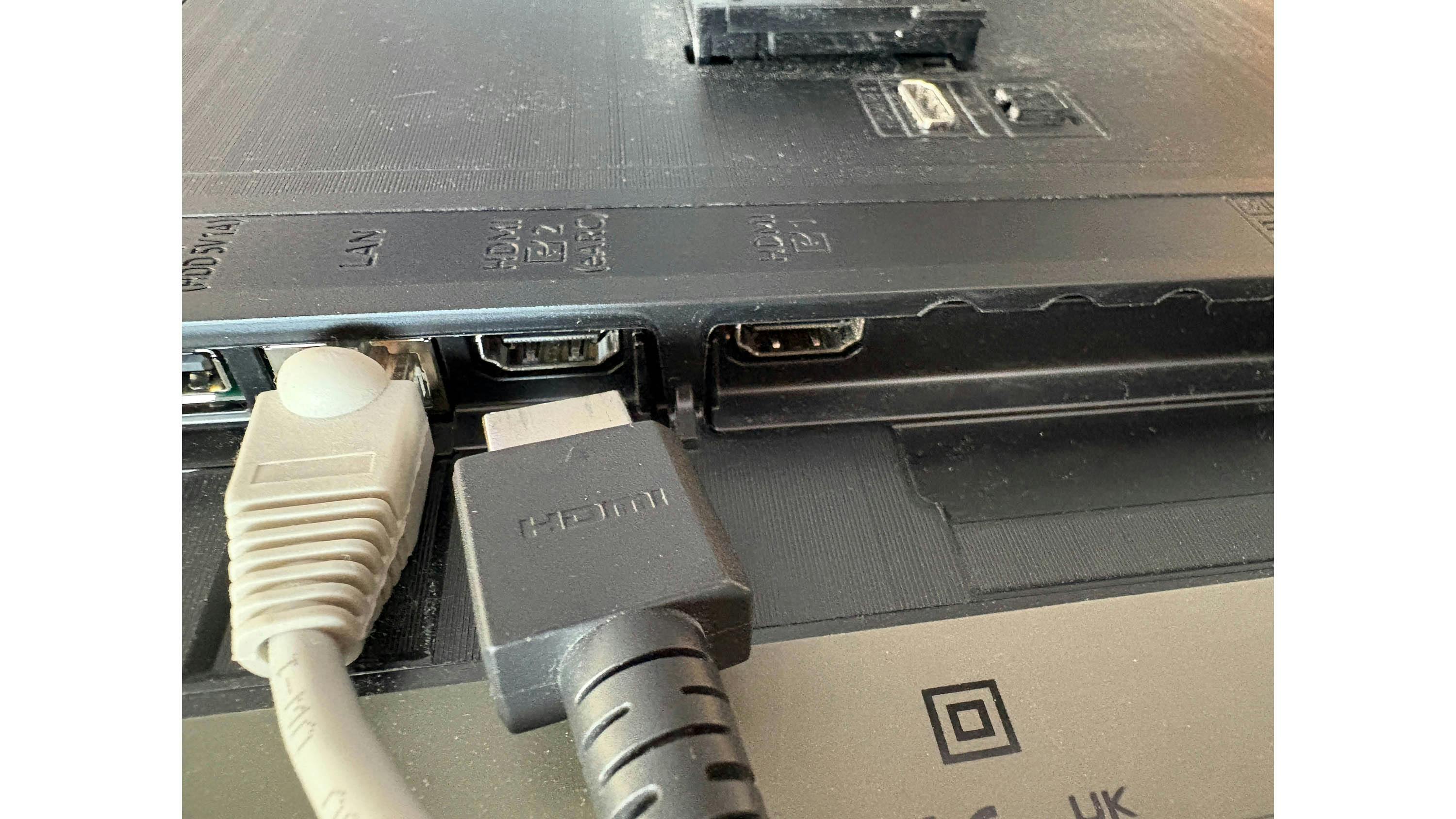 De HDMI-ARC-poort stuurt het tv-geluid naar een externe audiobron.