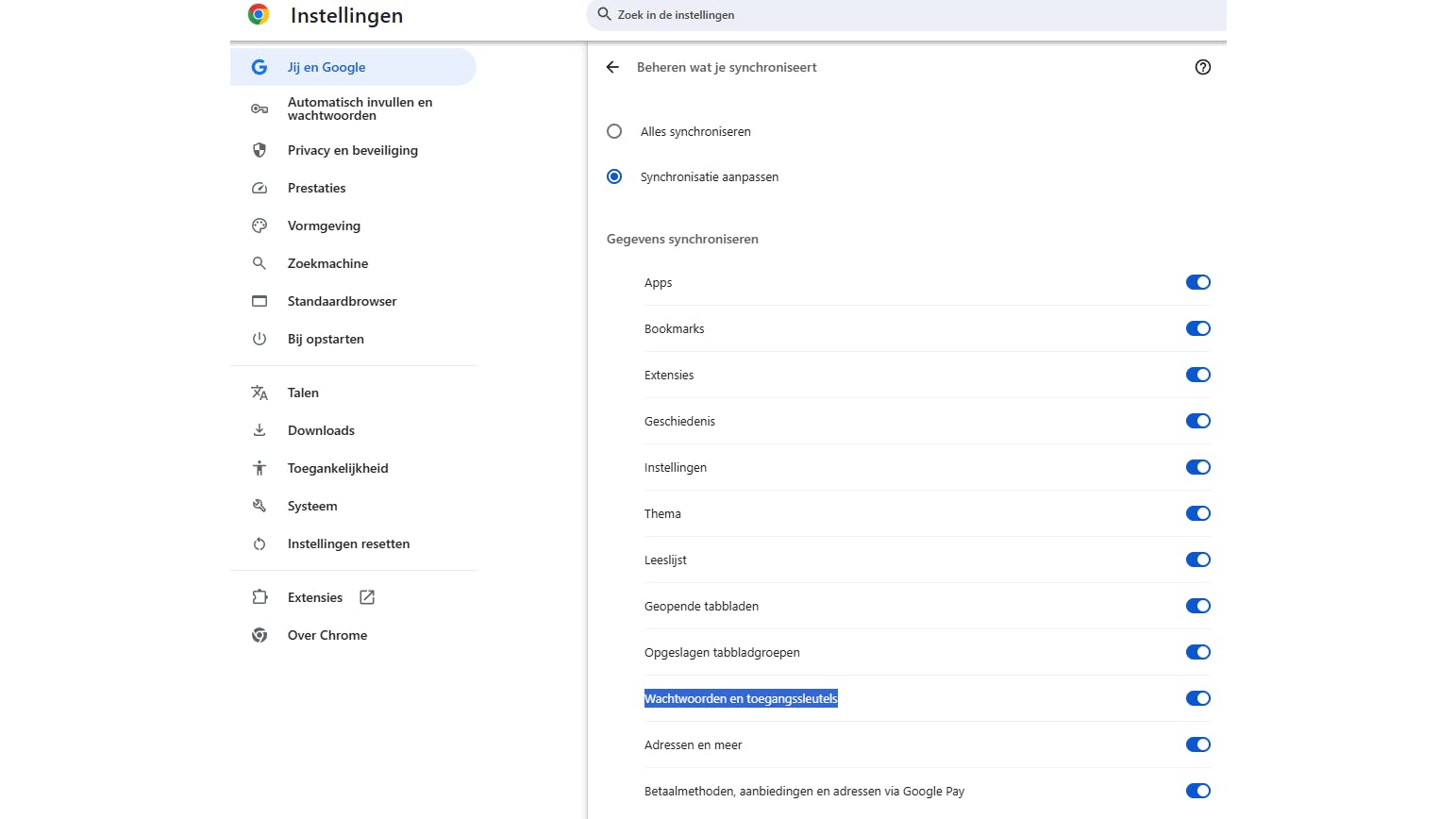 In onder meer Chrome kun je wachtwoorden (en meer) via je account laten synchroniseren.