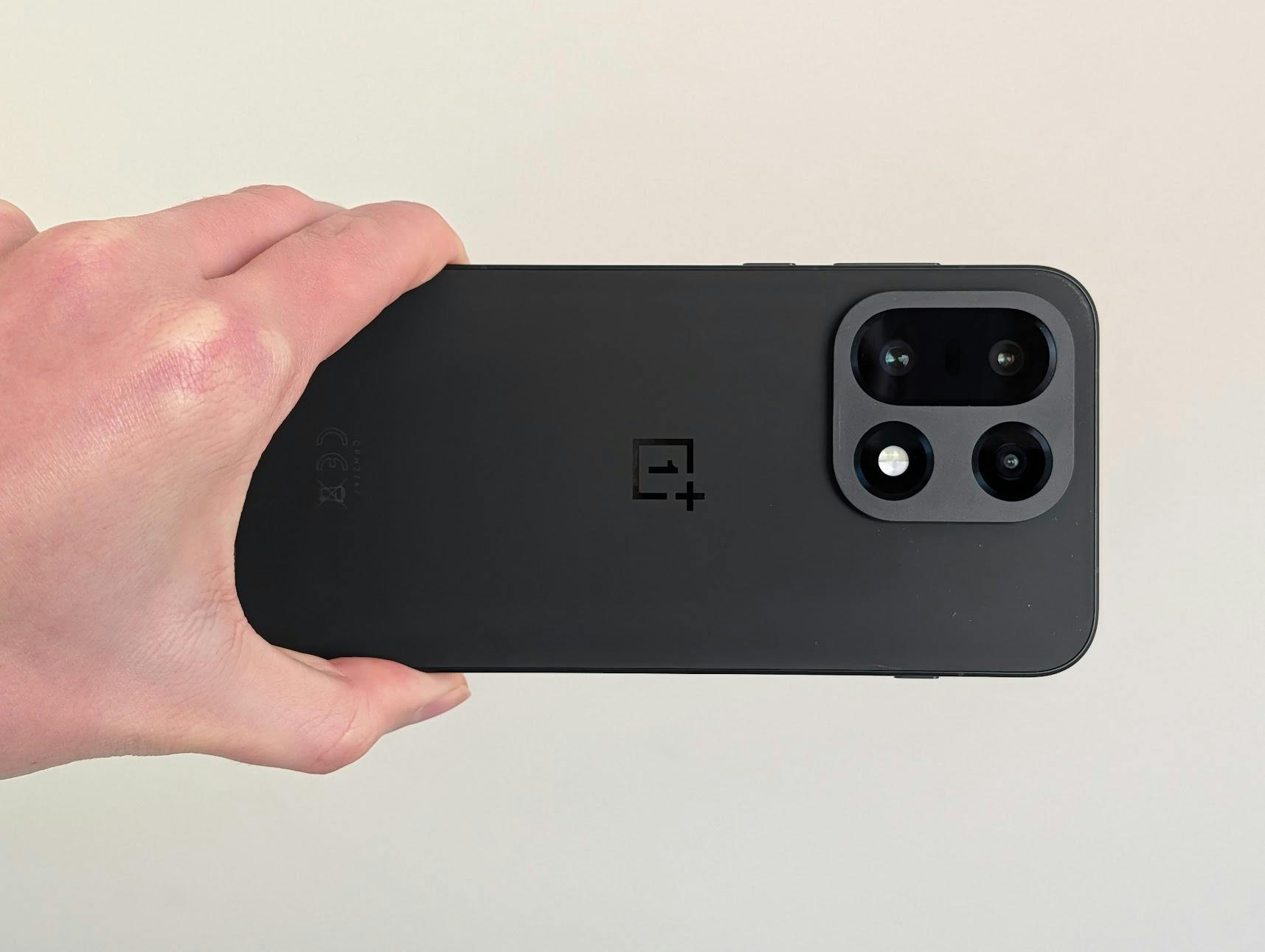 Review OnePlus 15 – Smartphone die je niet elke nacht hoeft op te laden