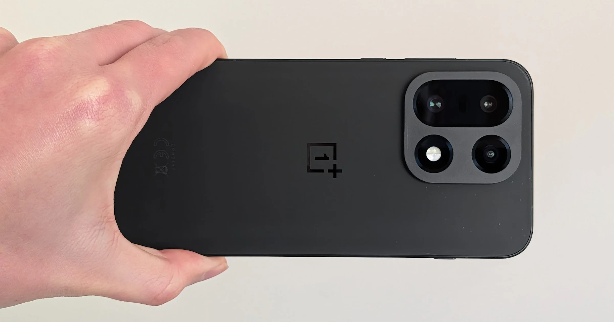 Review OnePlus 15 – Smartphone die je niet elke nacht hoeft op te laden