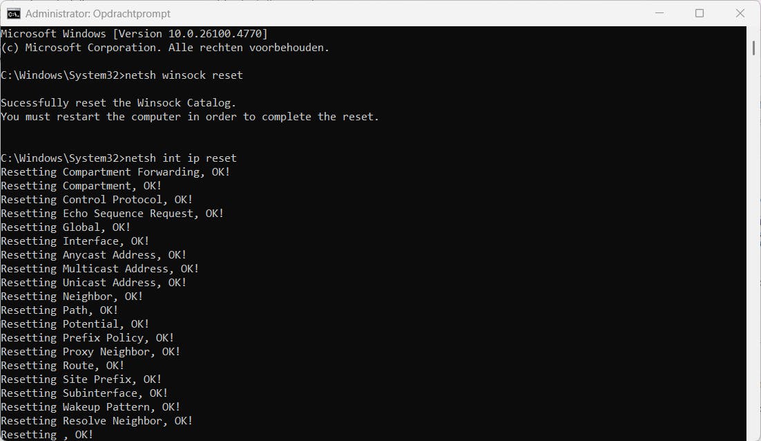 In de opdrachtprompt kun je het ip-adres vrijgeven en de DNS leegmaken.