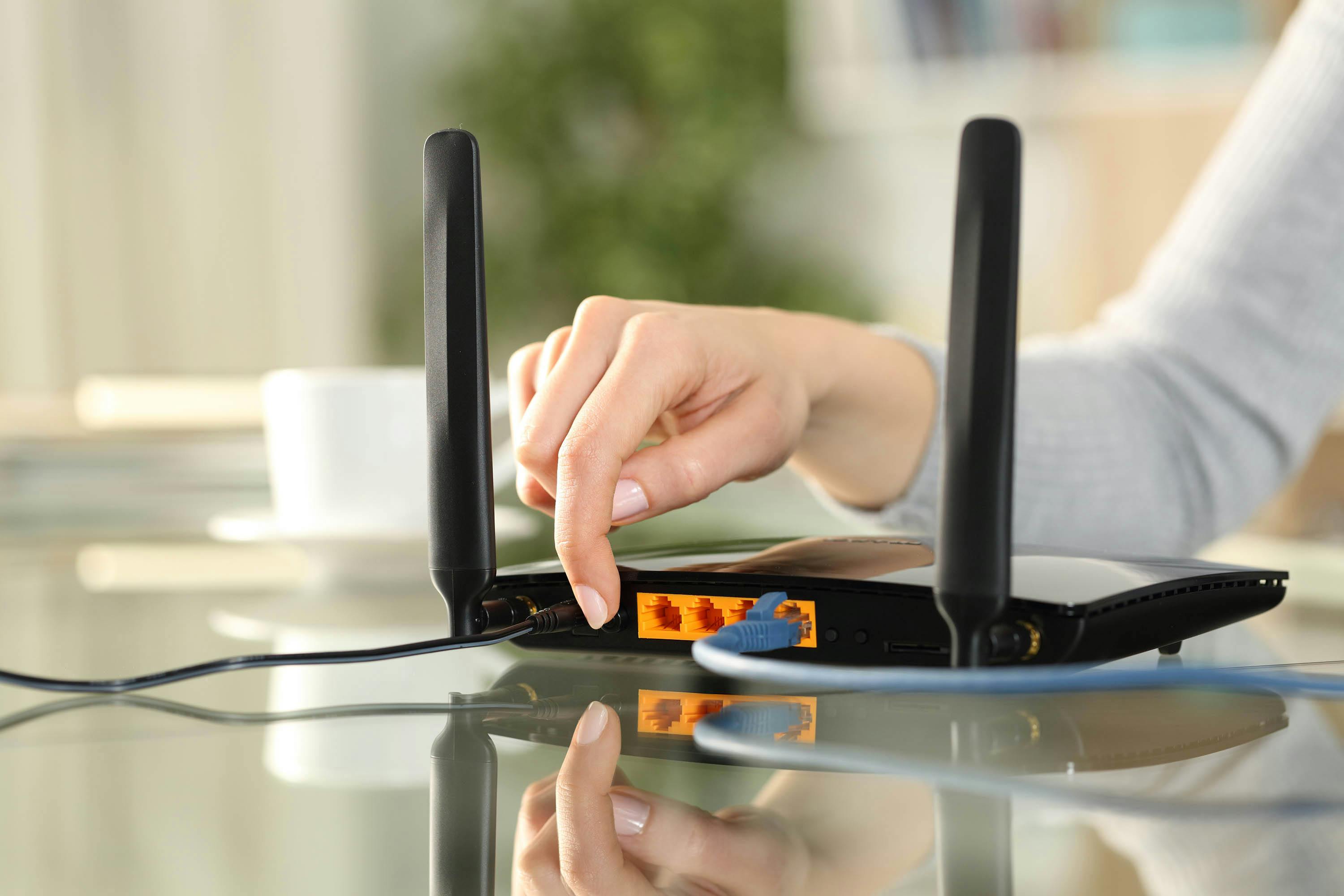 Je kunt ook de resetknop van de wifi-router gebruiken.