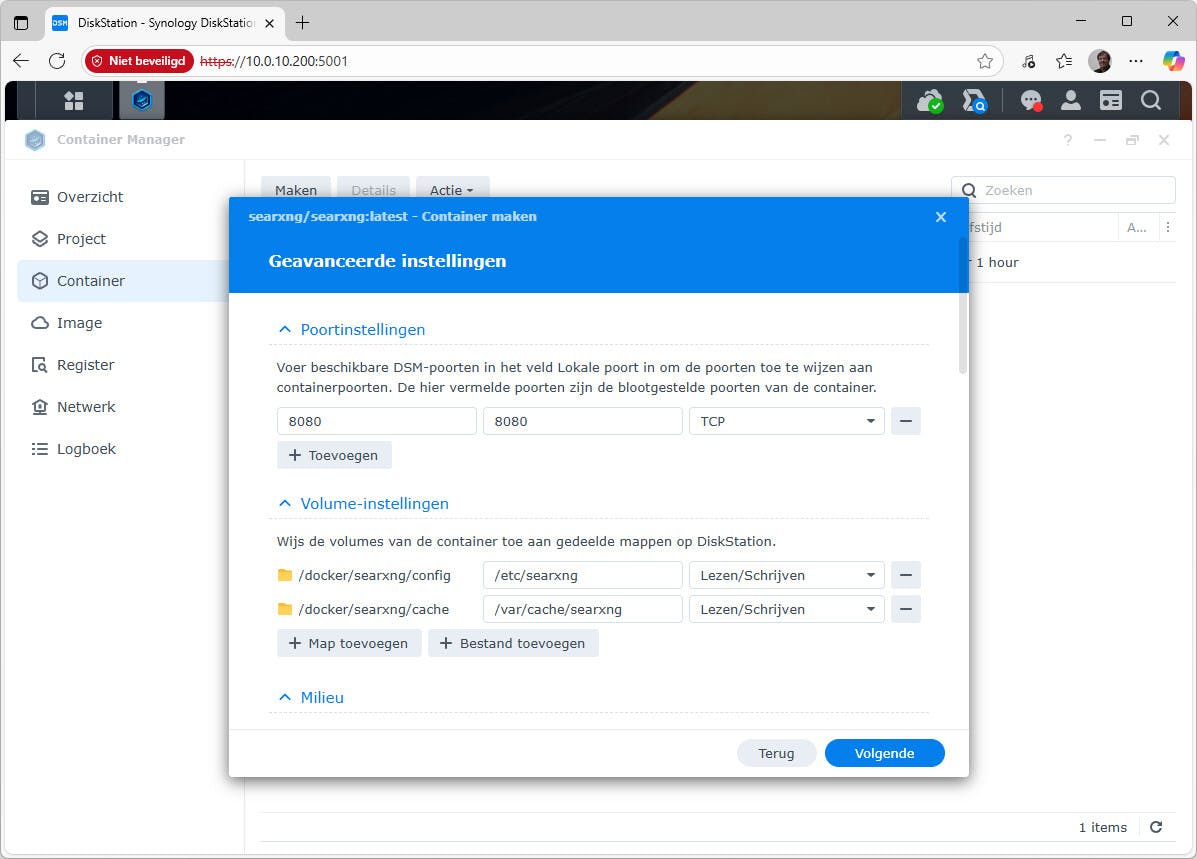We maken koppelingen tussen gedeelde mappen en volumes in de container.