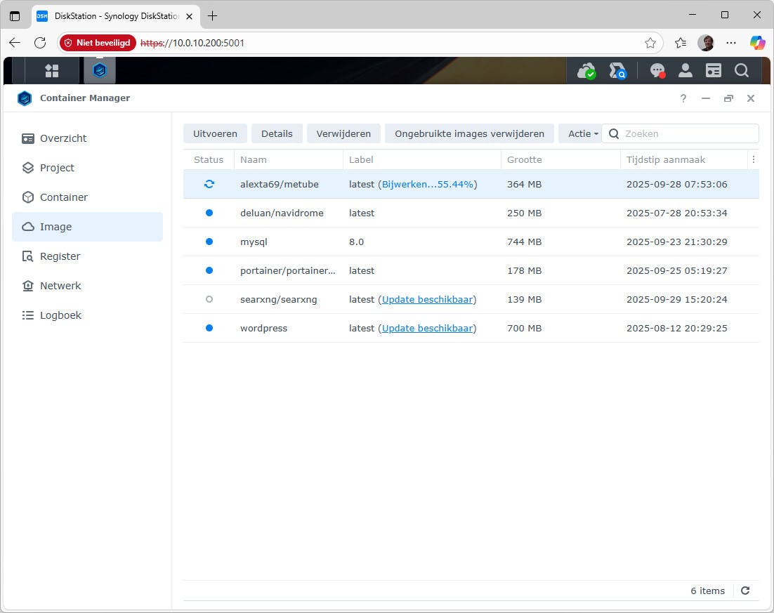 Je kunt direct binnen Container Manager de gewenste images downloaden.