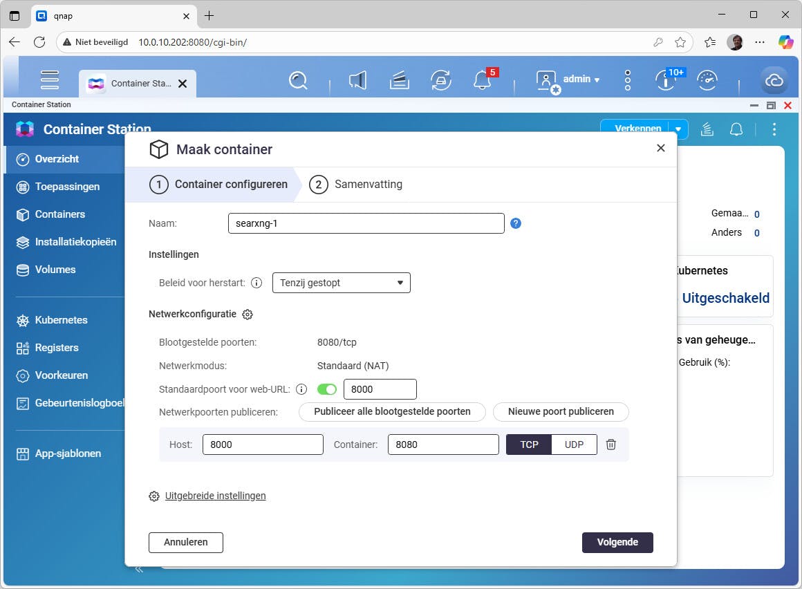 Let bij de configuratie van de container vooral op de lokale poort.