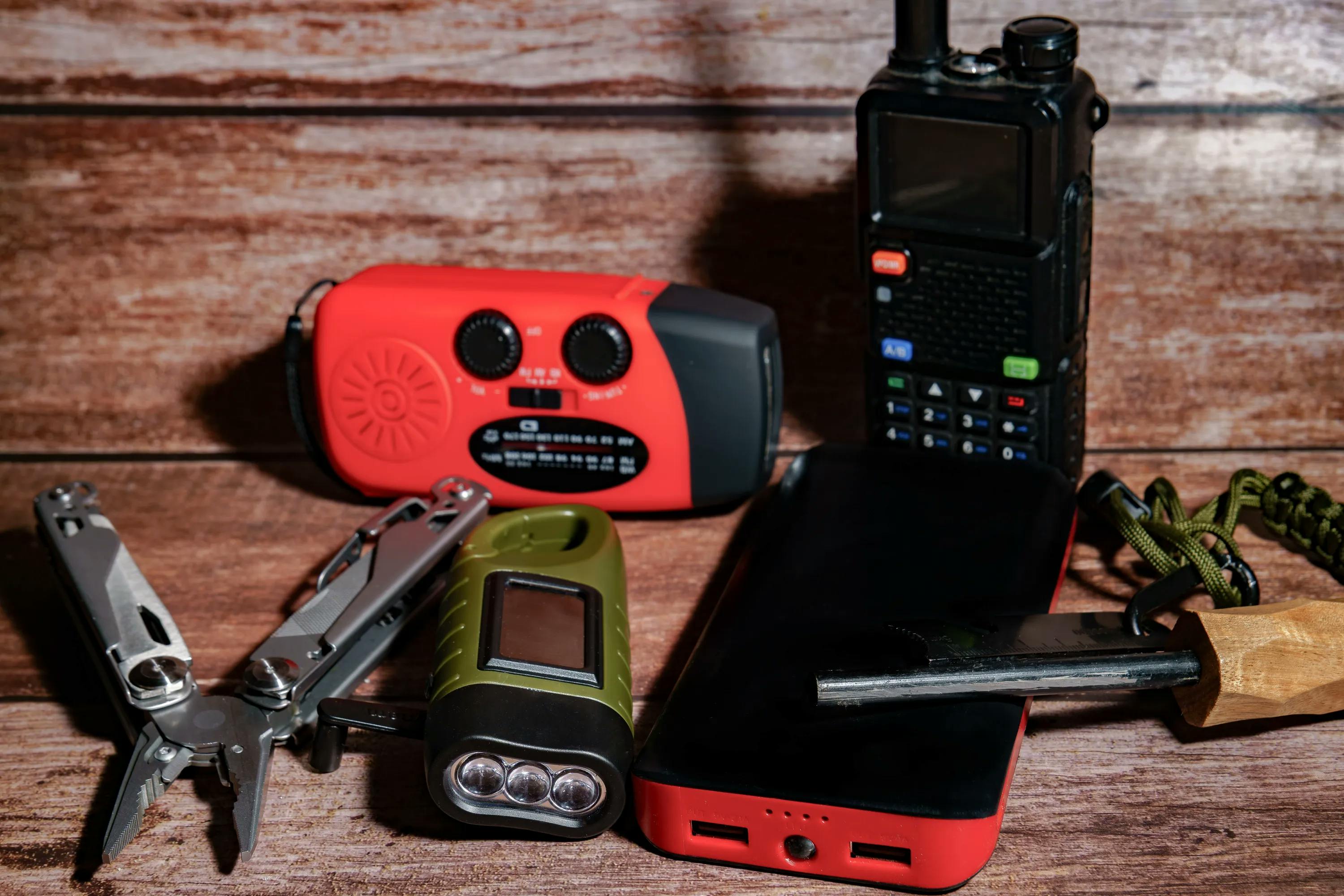 Tech-survivalkit: gadgets voor in je noodpakket