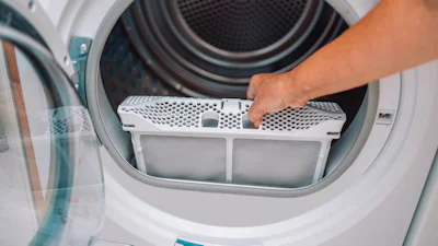Waarom het pluizenfilter in je wasdroger belangrijker is dan je denkt
