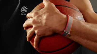 Google hint naar schermloze Fitbit