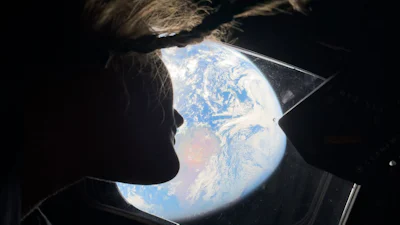 Astronauten tonen foto's van aarde gemaakt met iPhone 17 Pro Max