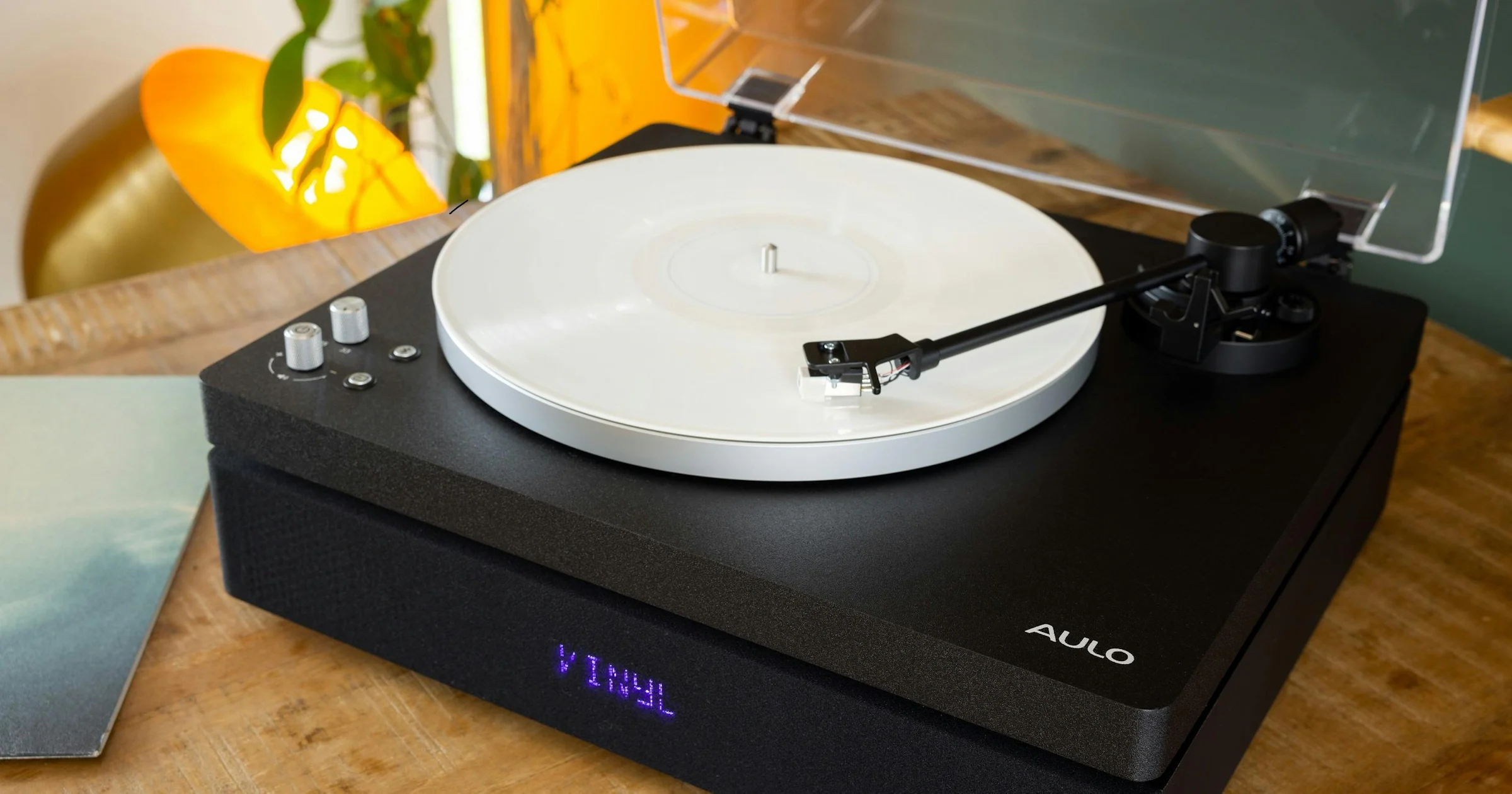 Nederlands hifi-merk brengt platenspeler met ingebouwde speaker en subwoofer uit