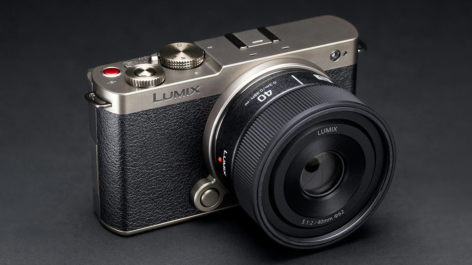 Lean and mean: Panasonic Lumix S 40mm F2