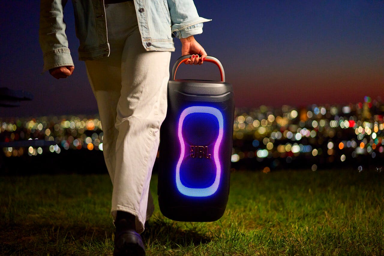 JBL introduceert nieuwe koptelefoons, oortjes en partyspeakers