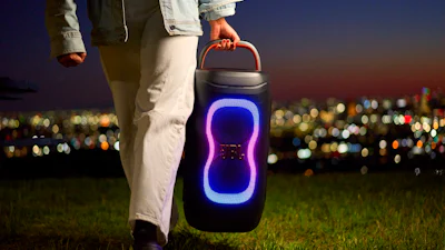 JBL introduceert nieuwe koptelefoons, oortjes en partyspeakers