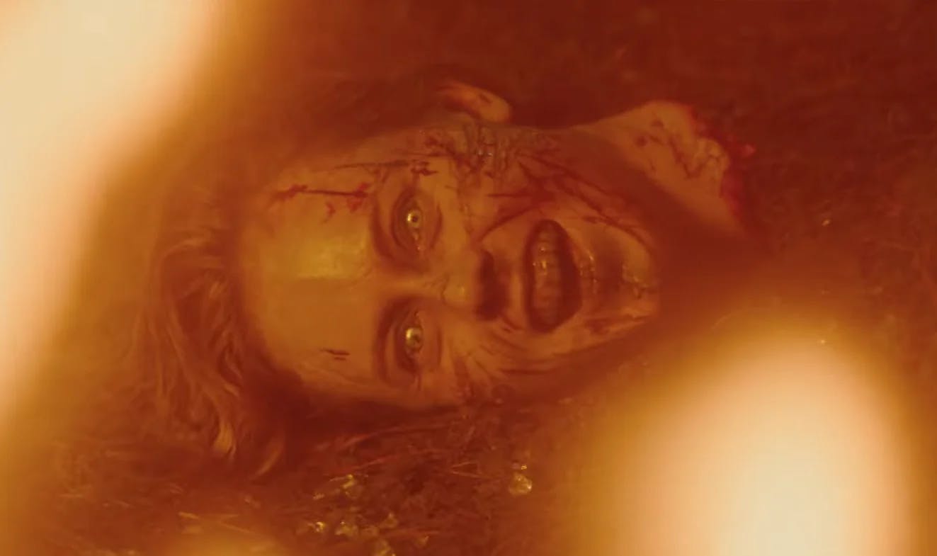 Plaatsvervangende oorpijn met de nieuwe Evil Dead Burn-trailer