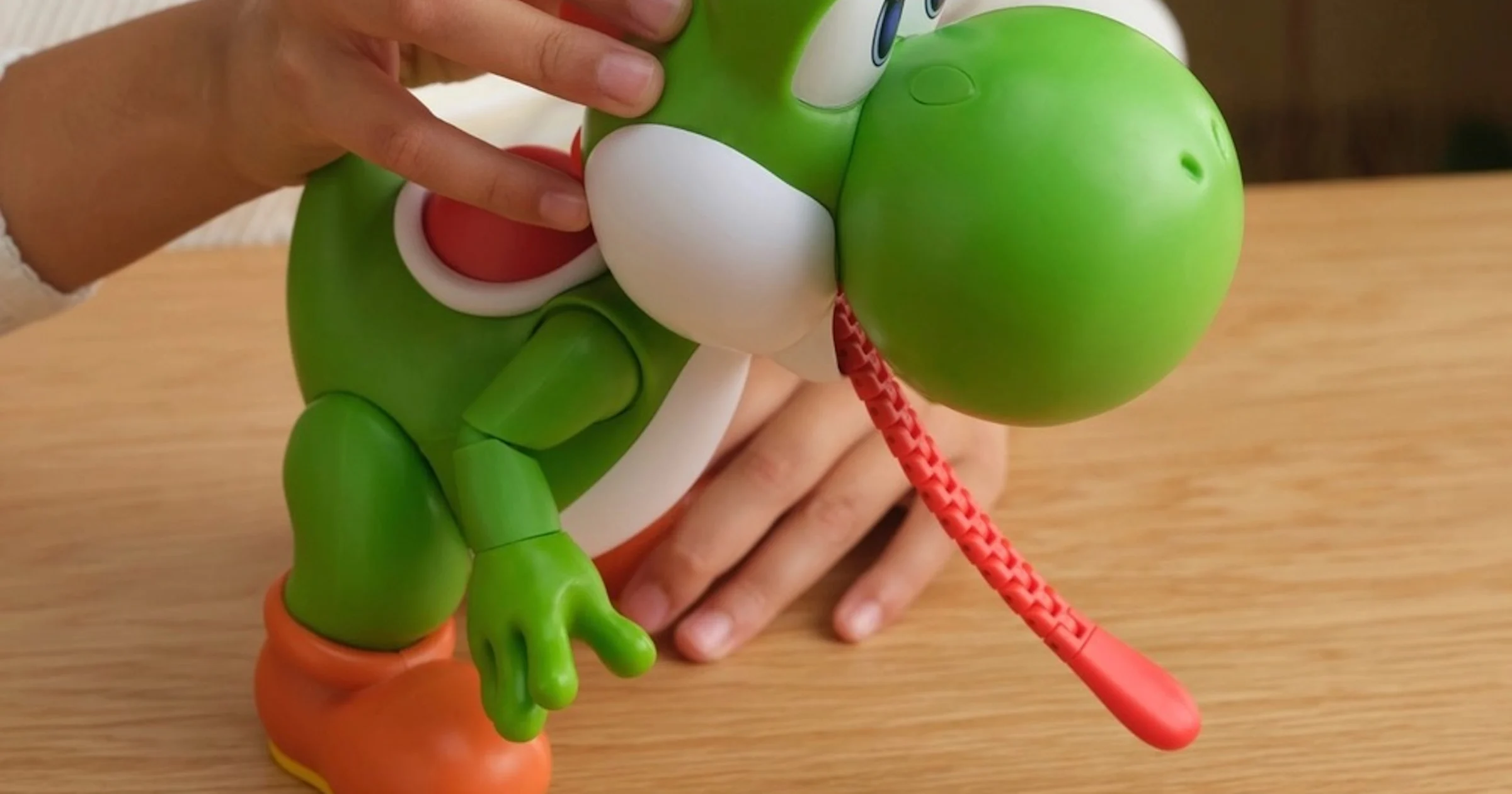 Deze speelgoed-Yoshi heeft een werkende tong