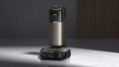 De eufy Omni S2-robotstofzuiger maakt zijn dweil tijdens het schoonmaken continu schoon