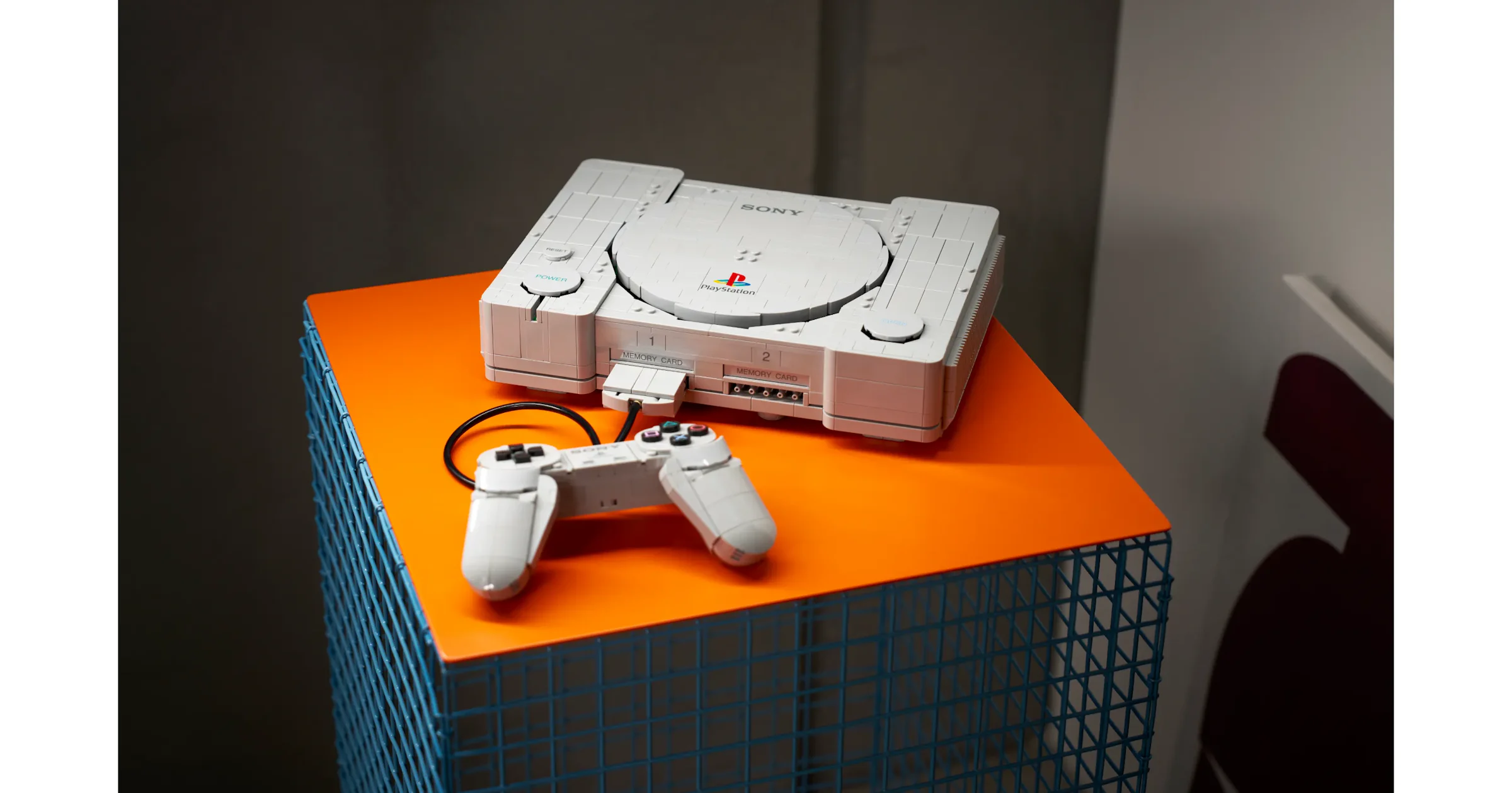 LEGO bouwt de originele PlayStation na: compleet met controller en verborgen games