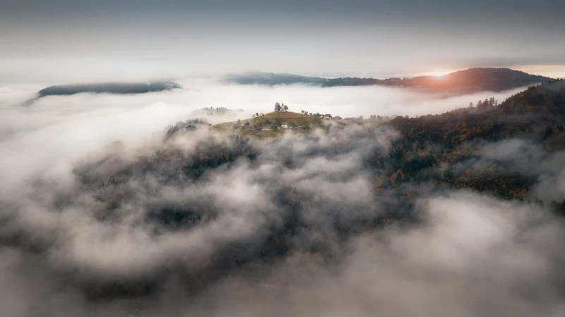 Mist fotograferen: zo bouw je een beeld op uit lagen en silhouetten