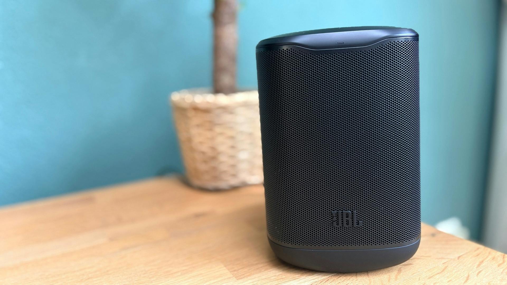 Review JBL Cove M1 – Compacte wifi-speaker met verrassend goed geluid