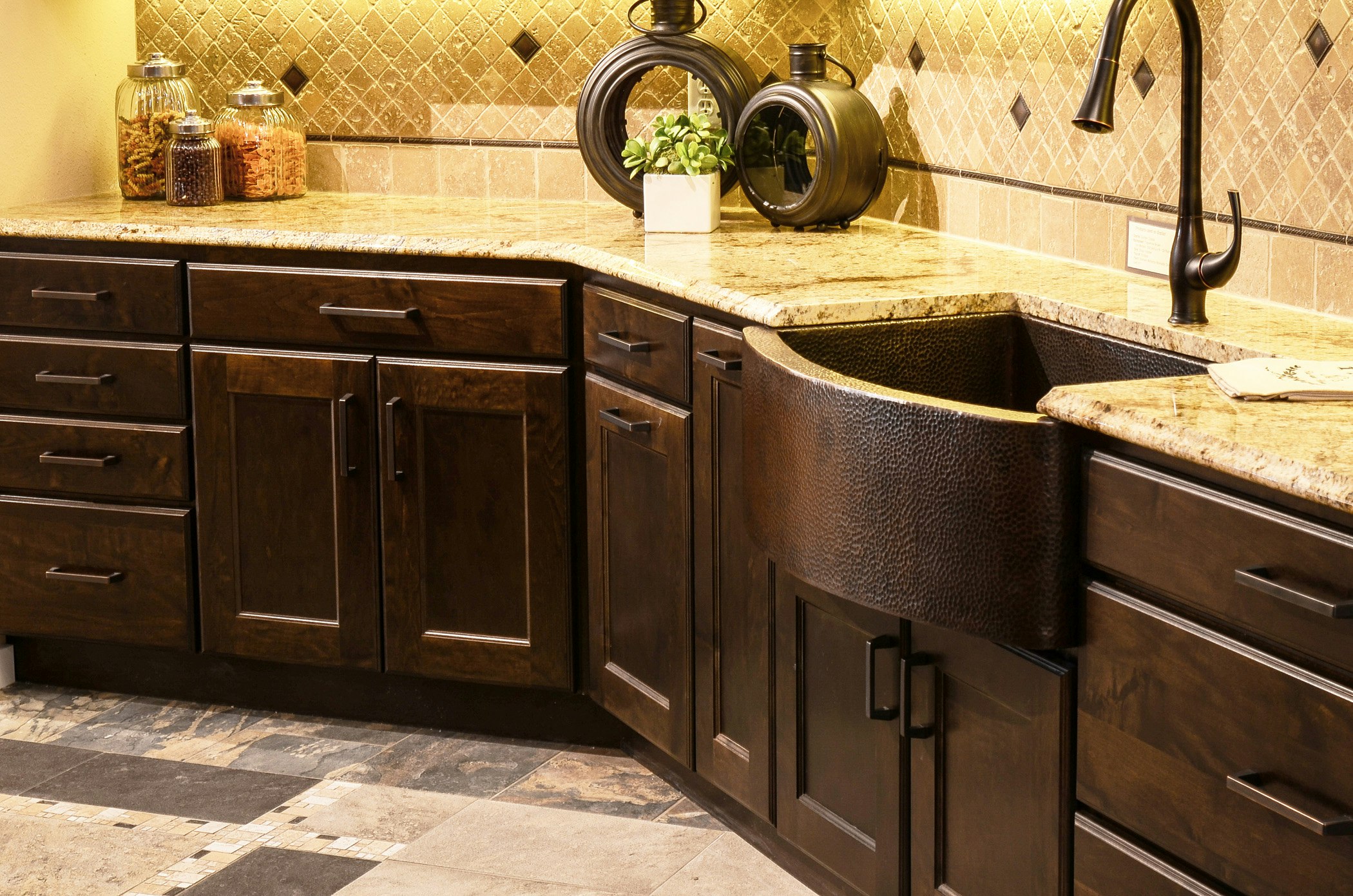 Kitchens cabinets gallery photo featuring a Parliament, Maple, Espresso finished product.