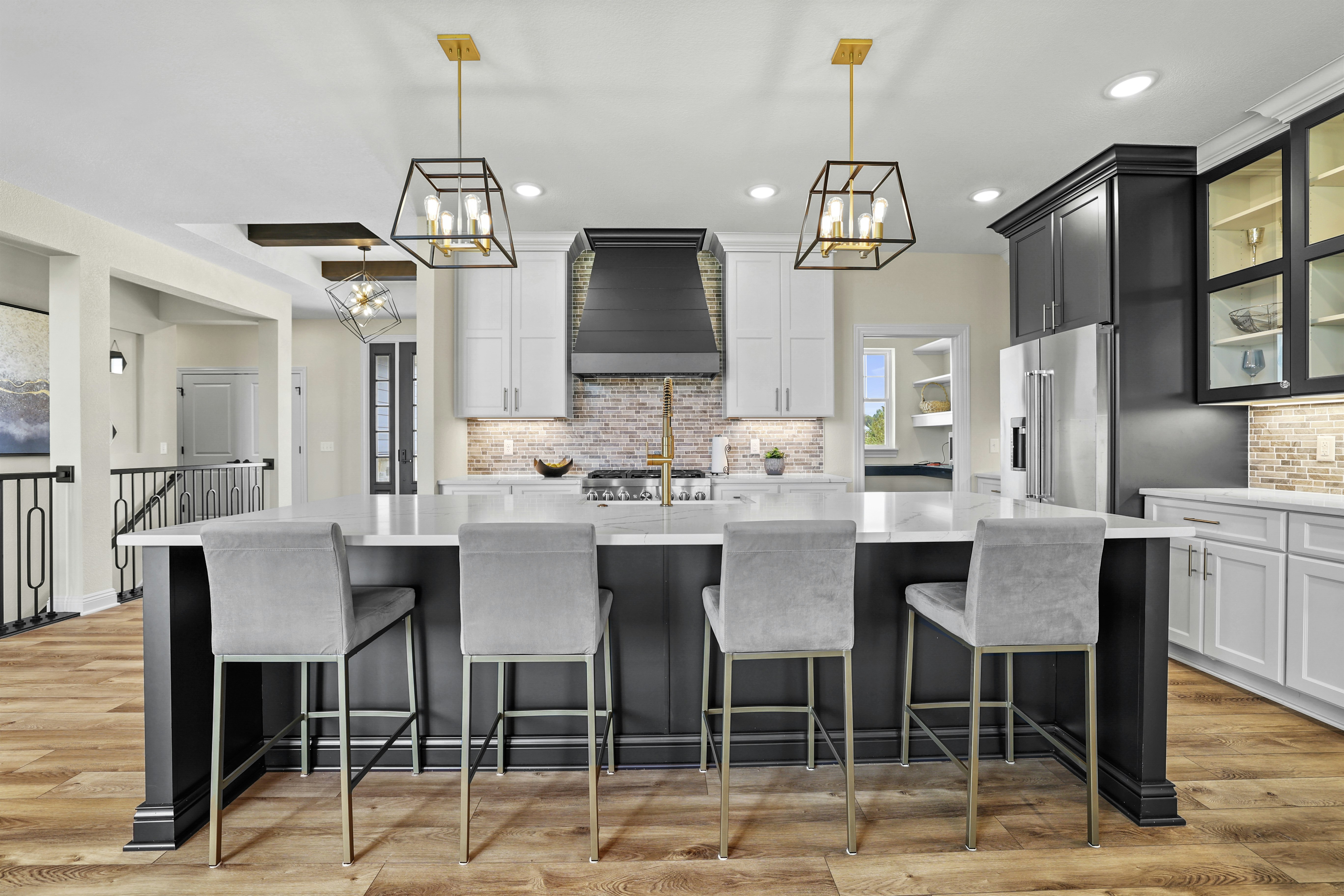 Kitchens cabinets gallery photo featuring a Penbrook, Maple, Macadamia + Raven finished product.