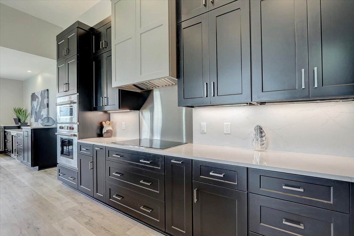 Kitchens cabinets gallery photo featuring a London, Maple, Mist + Java finished product.
