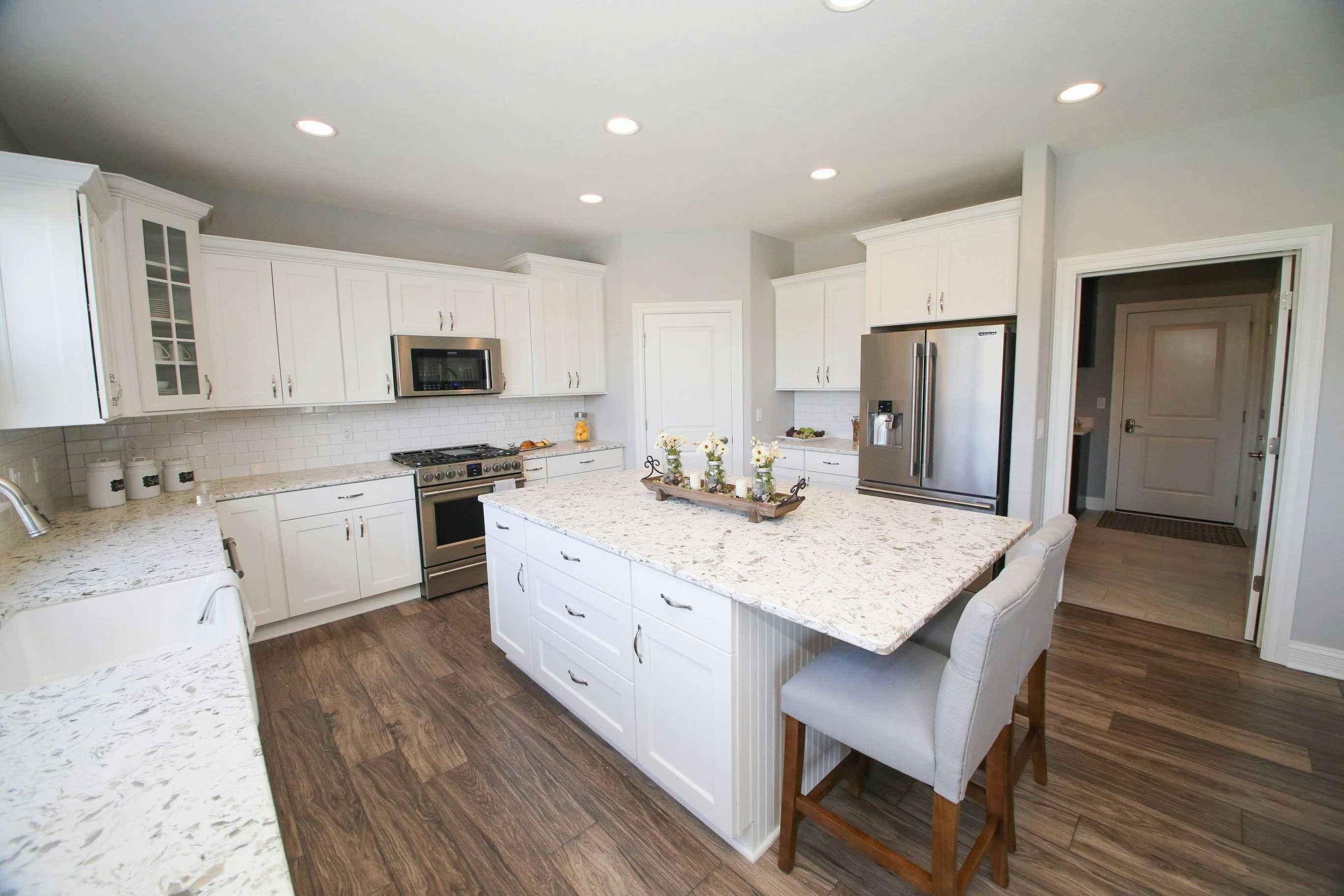 Kitchens cabinets gallery photo featuring a Cambridge, Maple, White Ice finished product.