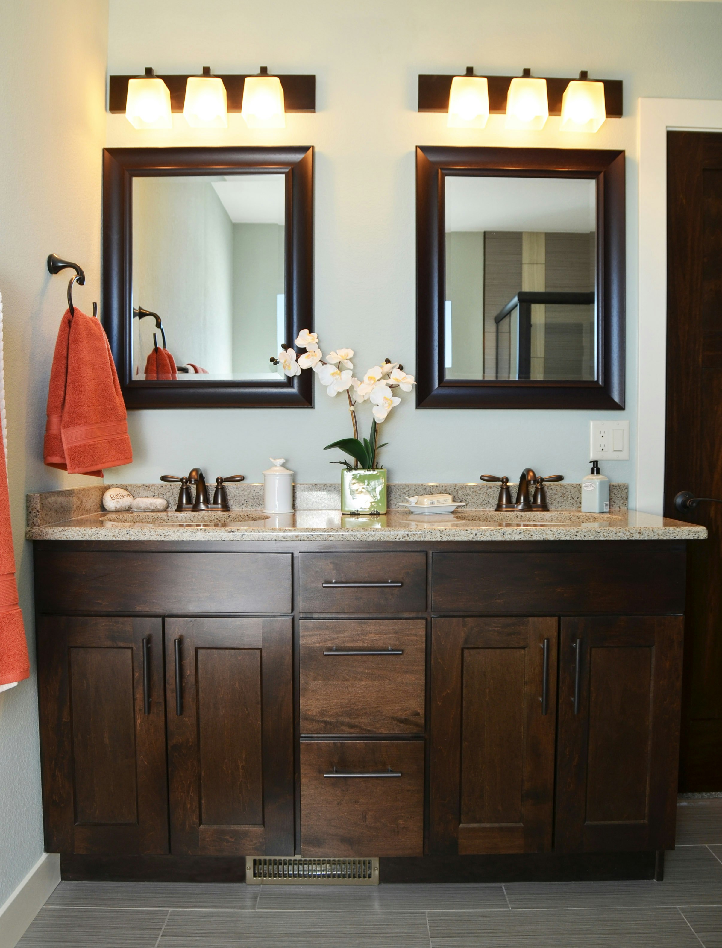 Bathrooms cabinets gallery photo featuring a Lincoln, Maple, Espresso finished product.